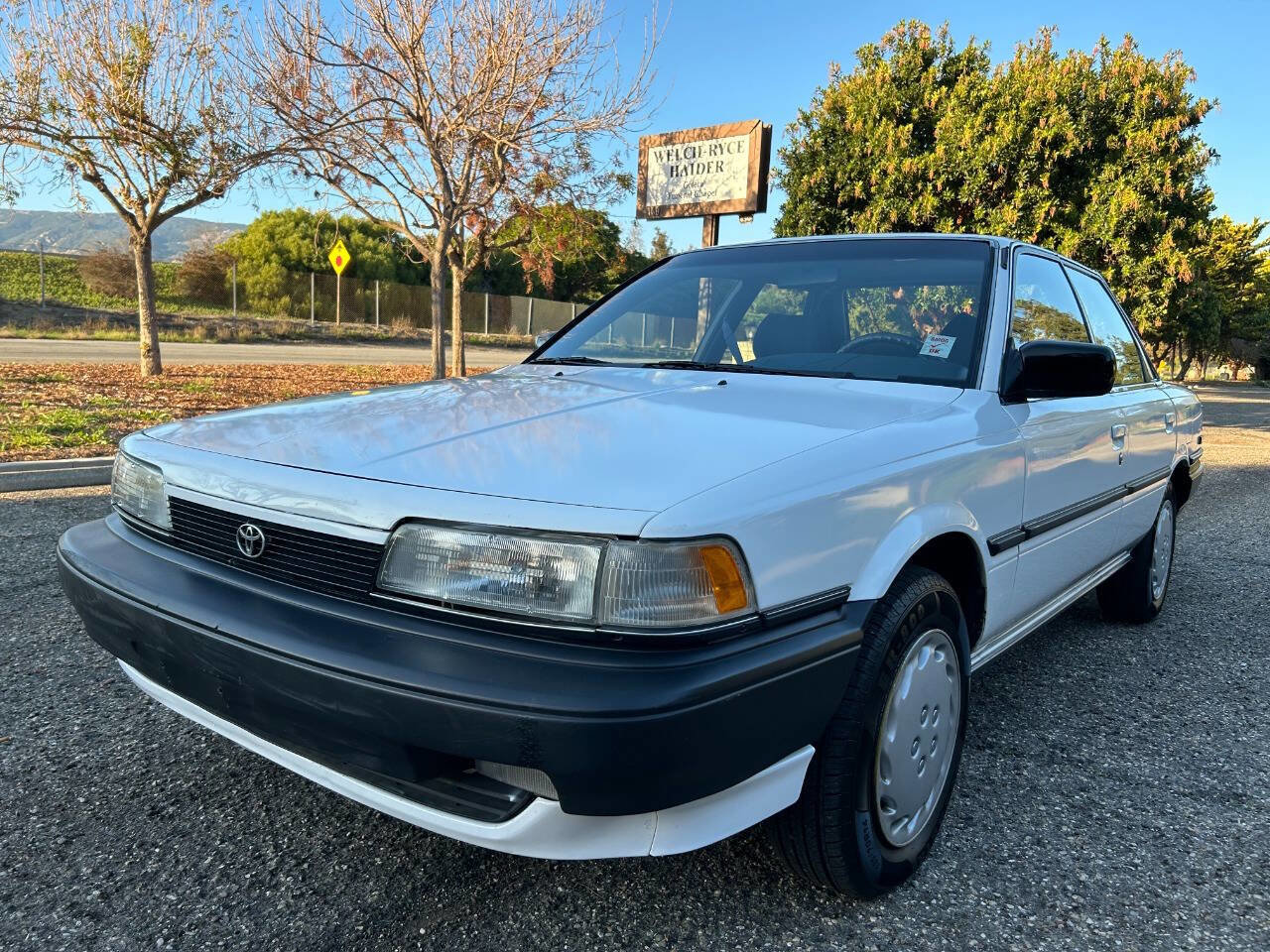 Used 1991 Toyota Camry Deluxe image 2