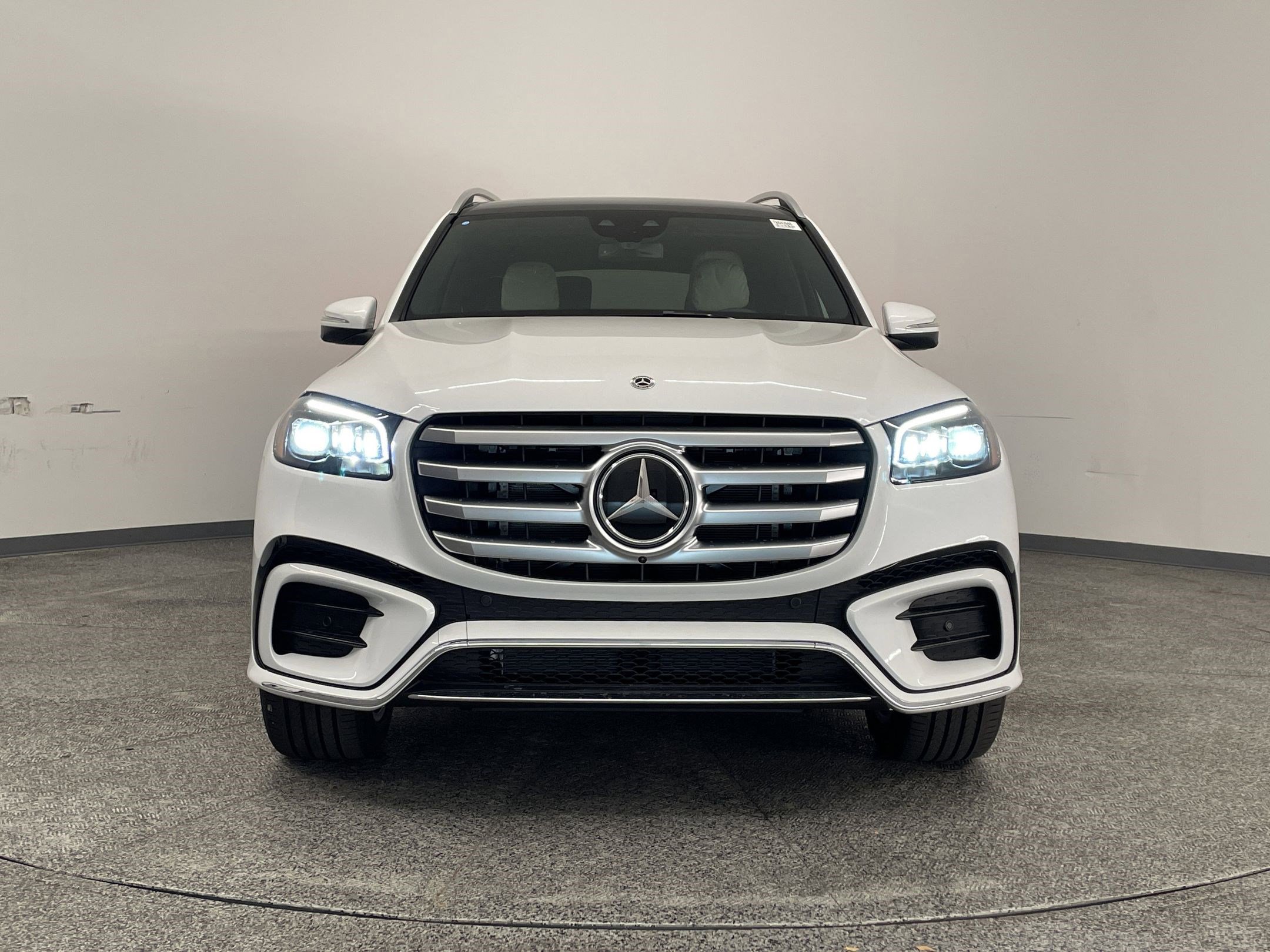 New 2026 Mercedes-Benz GLS 580 4MATIC image 2