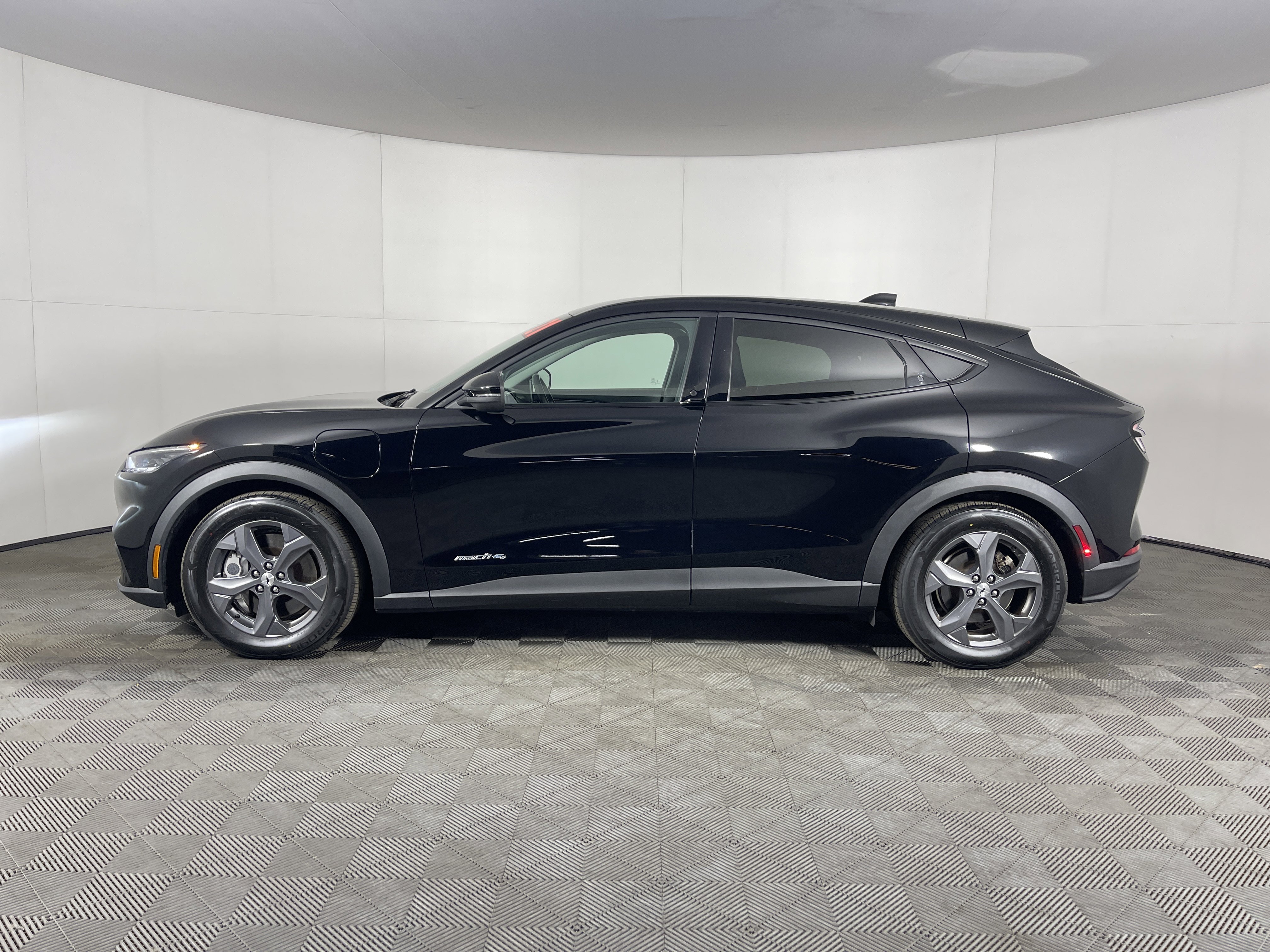 Used 2021 Ford Mustang Mach-E Select image 3