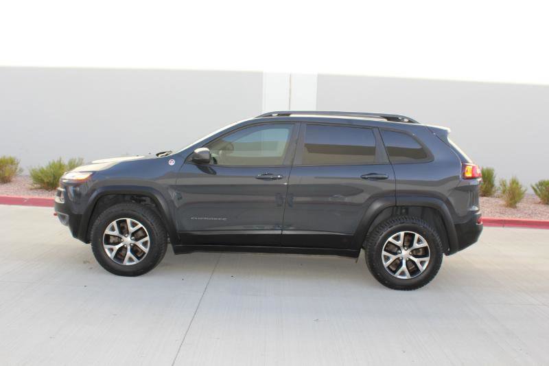Used 2017 Jeep Cherokee Trailhawk AWD/4WD image 8