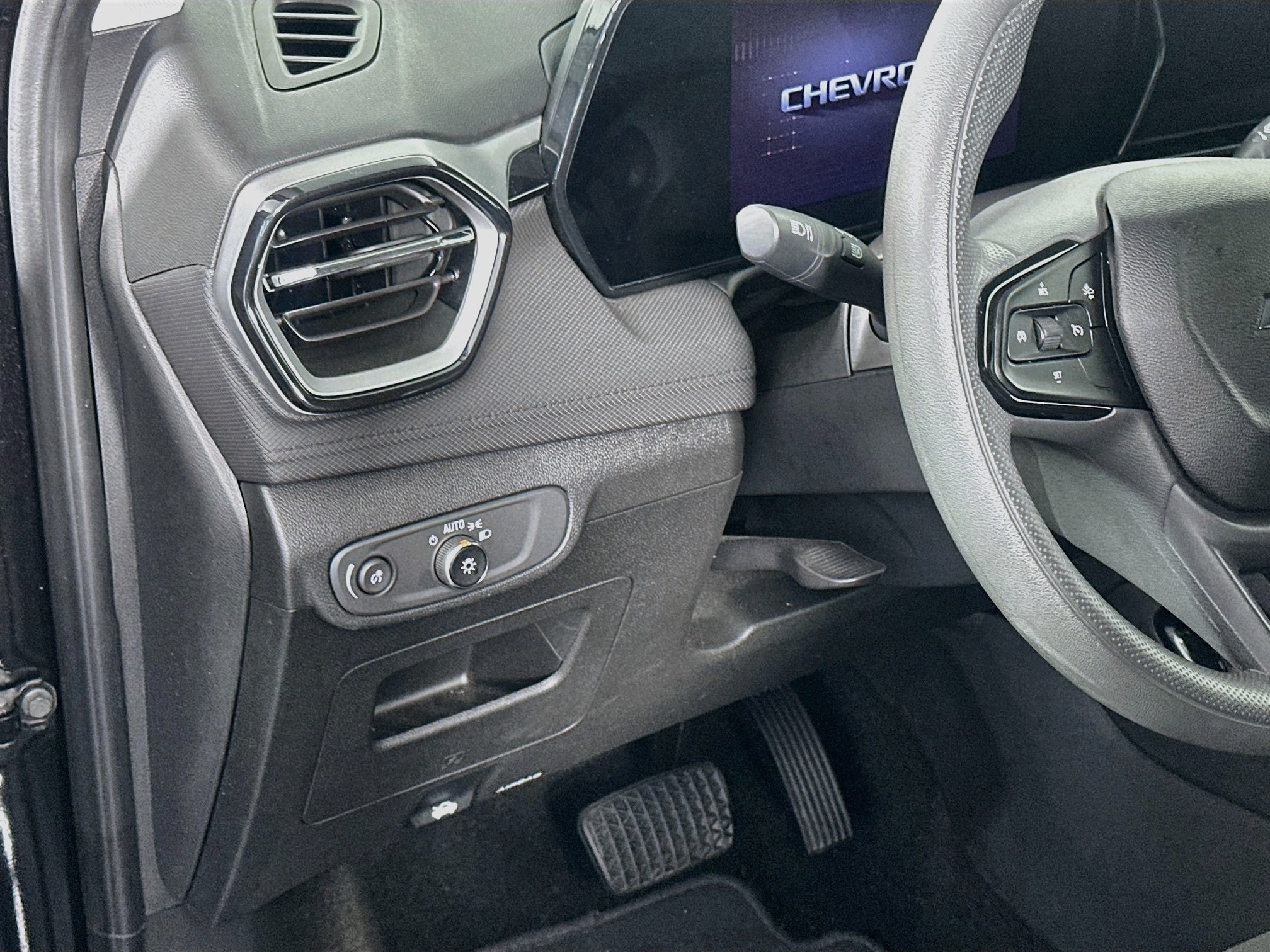 Used 2025 Chevrolet TrailBlazer LT FWD image 16