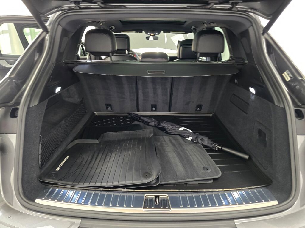 Certified 2025 Porsche Cayenne image 12