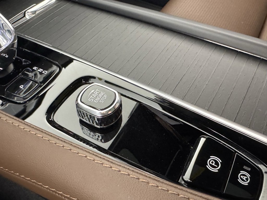 Certified 2024 Volvo XC90 T8 Ultimate w/ Protection Package Premier image 22