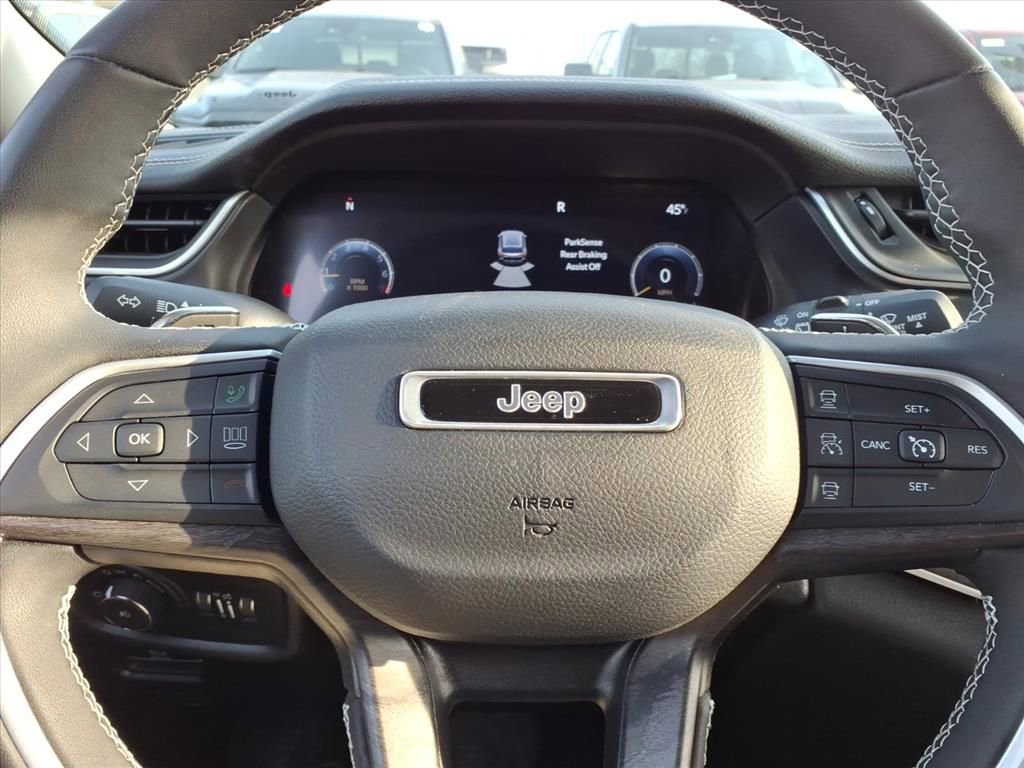 Certified 2023 Jeep Grand Cherokee L Limited w/ Black Appearance Package image 20