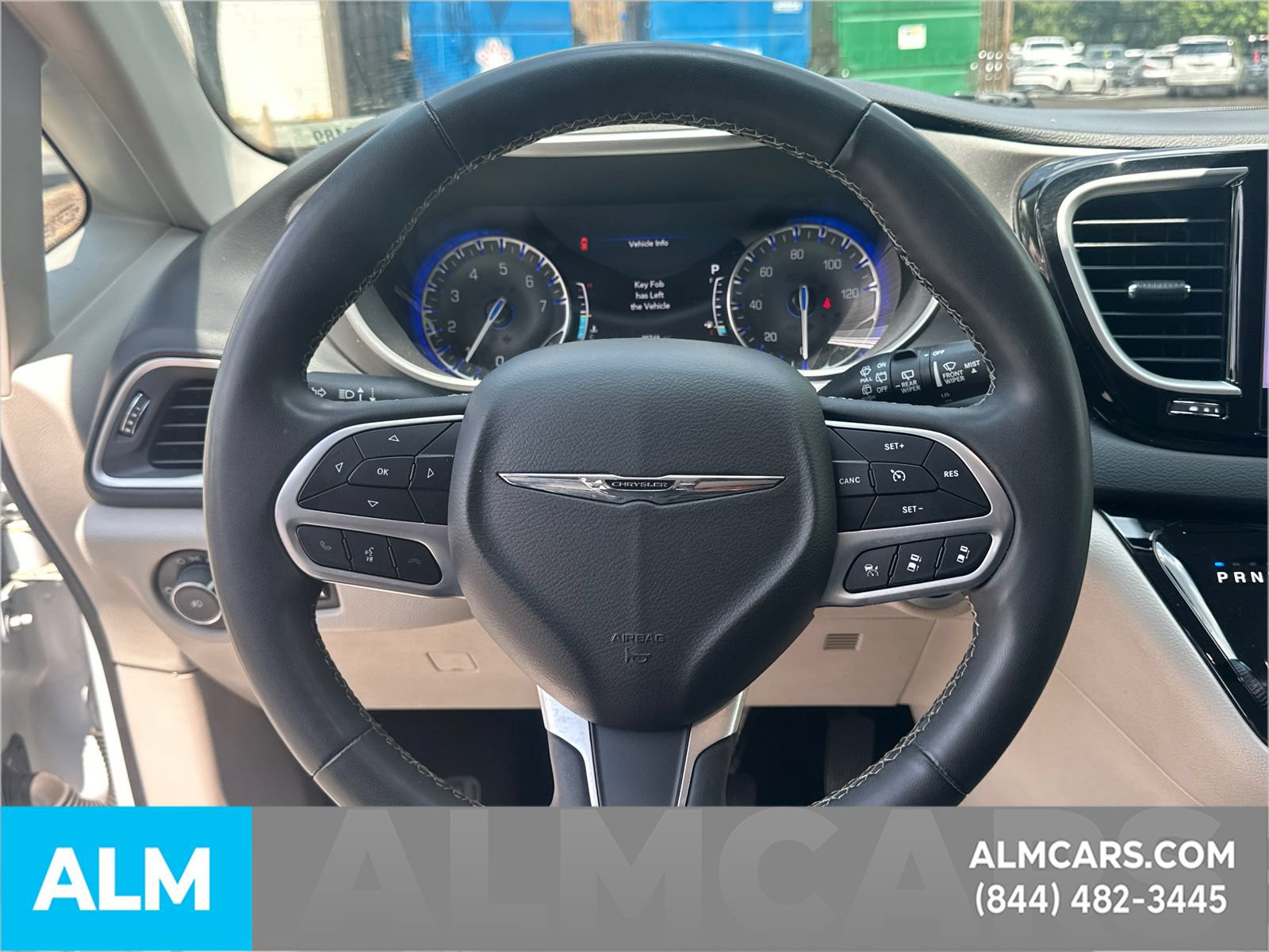Used 2023 Chrysler Pacifica Touring-L FWD image 28