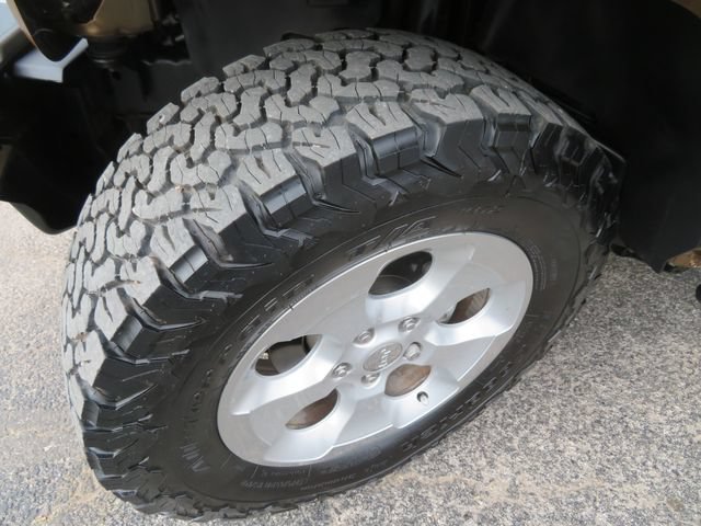 Used 2015 Jeep Wrangler Unlimited Sahara w/ Connectivity Group AWD/4WD image 9