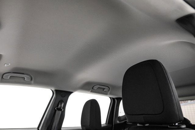 Used 2019 Jeep Renegade Latitude w/ Popular Equipment Group image 27