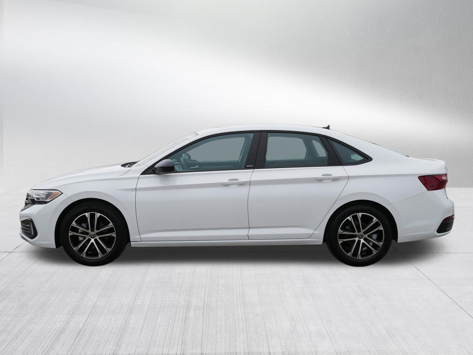 Certified 2023 Volkswagen Jetta Sport image 4