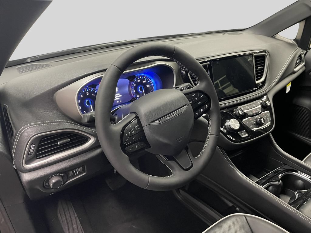 New 2027 Chrysler Pacifica Limited AWD/4WD image 15