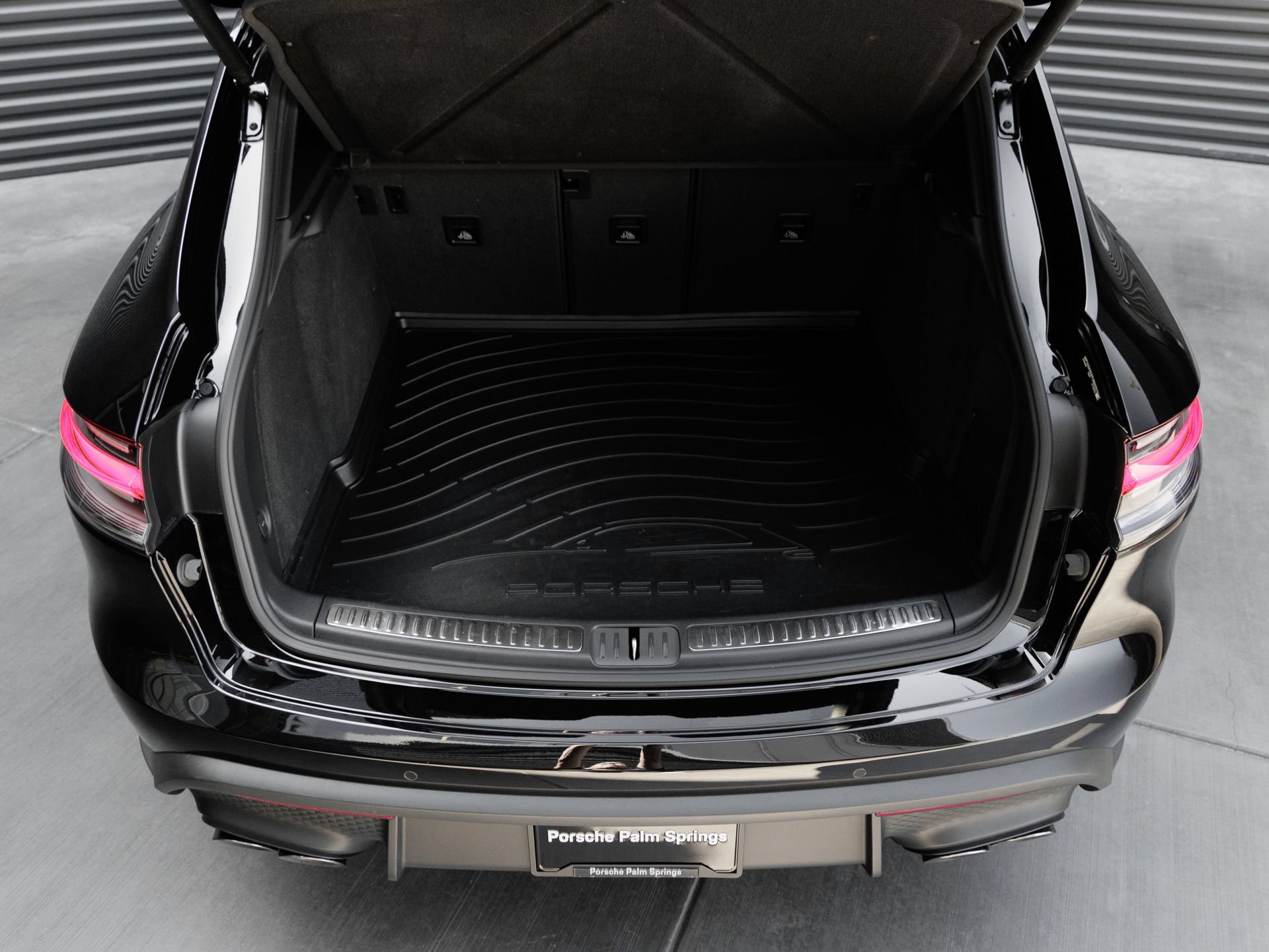Certified 2026 Porsche Macan AWD/4WD image 28