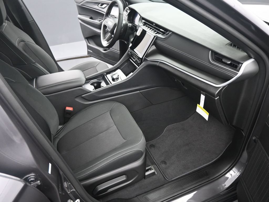 New 2025 Jeep Grand Cherokee L Laredo w/ Luxury Tech Group I image 19