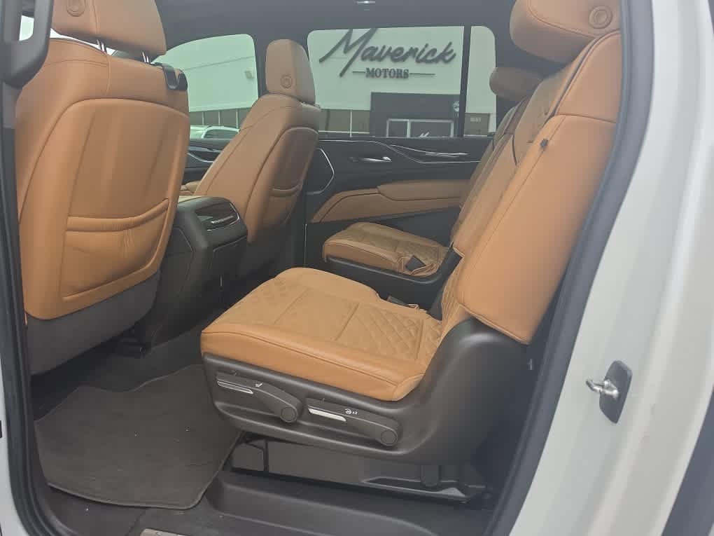 Used 2022 Cadillac Escalade ESV Premium Luxury w/ Performance Package AWD/4WD image 9