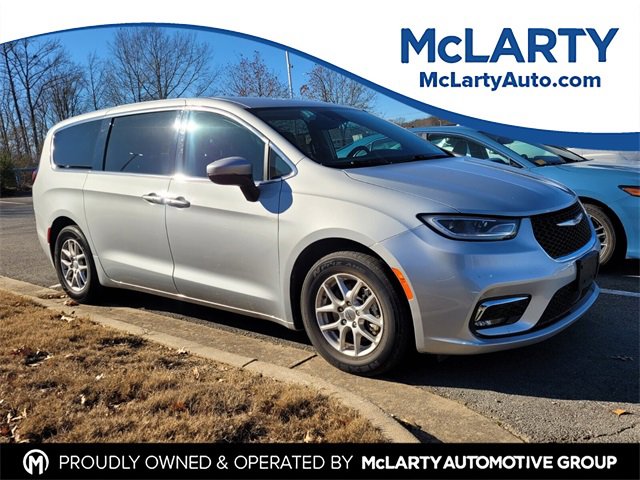 Used 2023 Chrysler Pacifica Touring-L