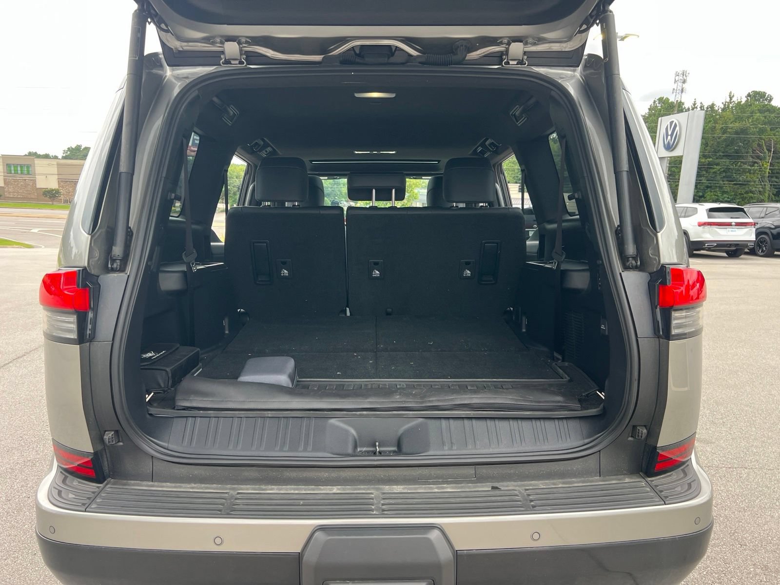 Used 2025 Lexus GX 550 w/ Accessory Package (2T) AWD/4WD image 34
