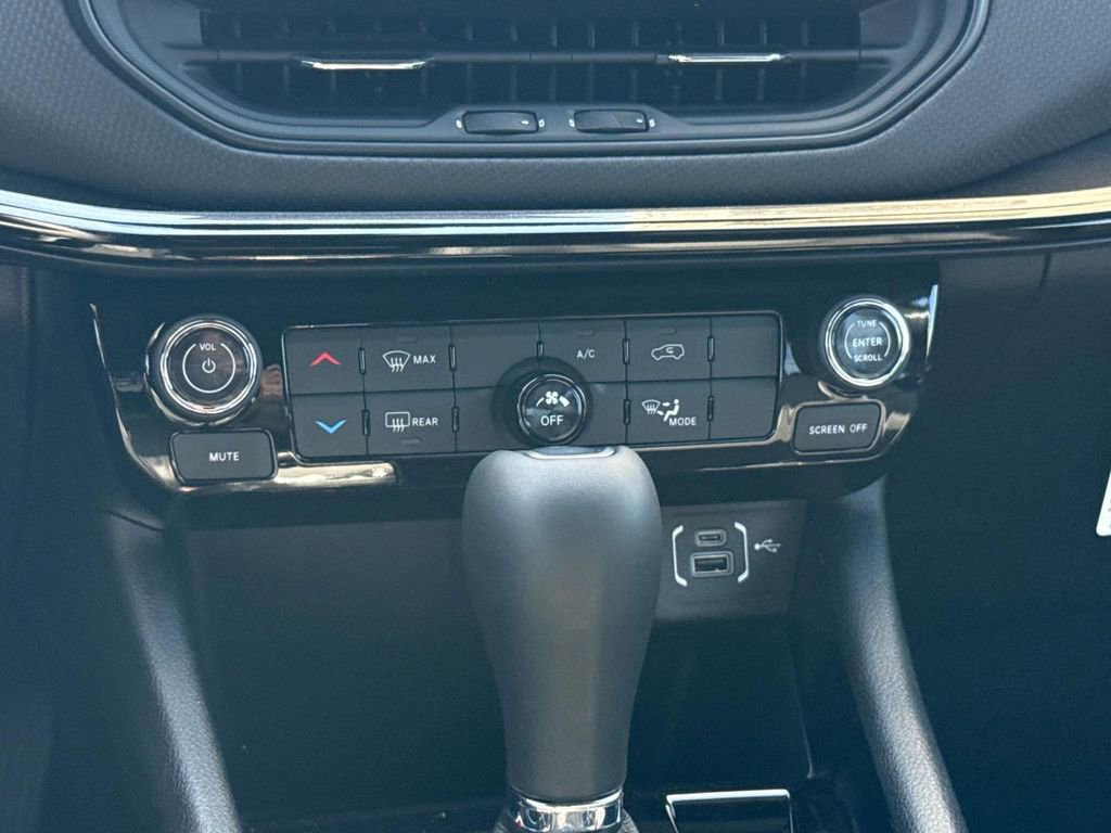 New 2026 Jeep Compass Latitude image 16