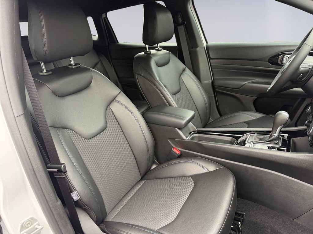 New 2026 Jeep Compass Latitude image 17