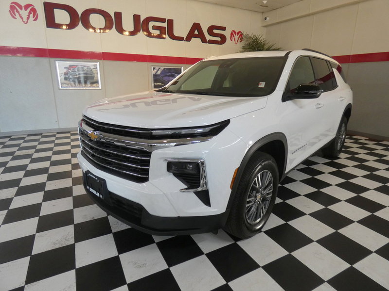 Used 2025 Chevrolet Traverse LT