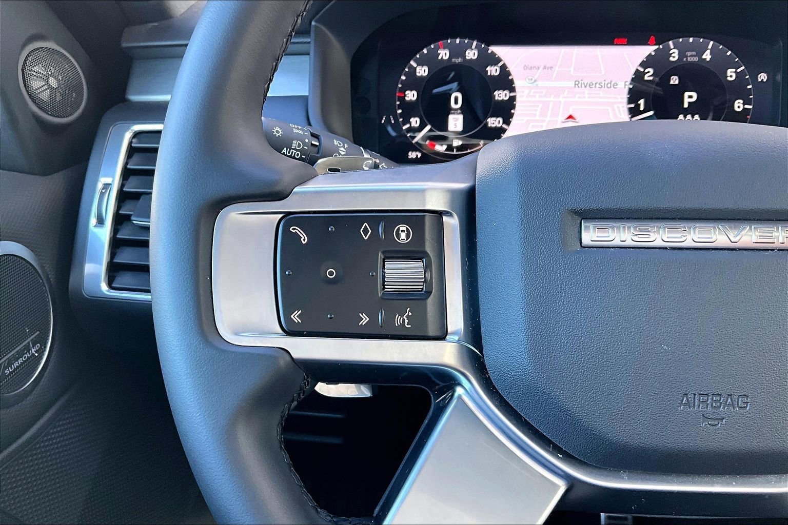 Used 2025 Land Rover Discovery Dynamic SE image 16