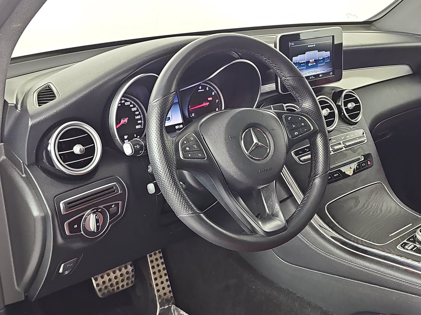 Used 2019 Mercedes-Benz GLC 300 4MATIC Coupe image 16
