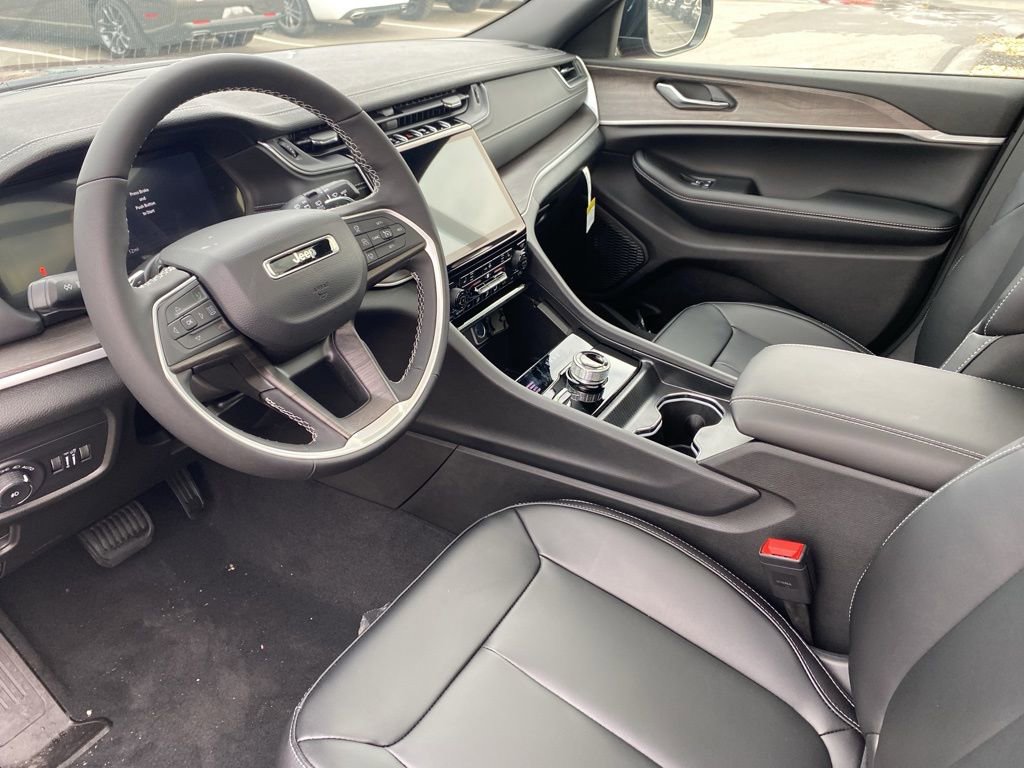 New 2025 Jeep Grand Cherokee L Limited w/ Black Appearance Package image 27