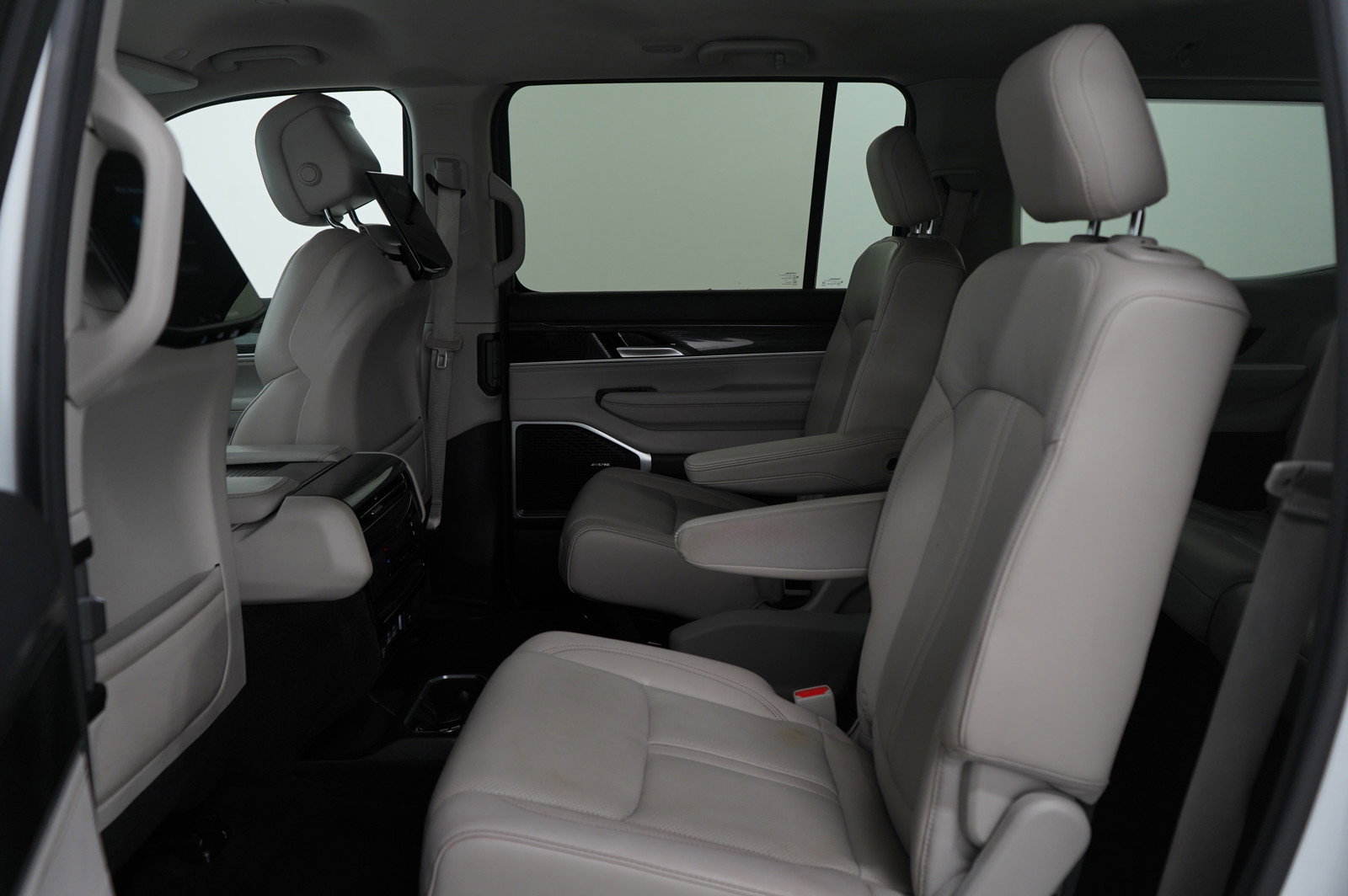 Used 2022 Jeep Wagoneer Series III w/ Rear Seat Video Group 1 image 15