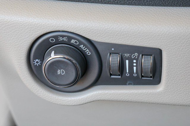 Used 2021 Chrysler Pacifica Touring-L FWD image 26