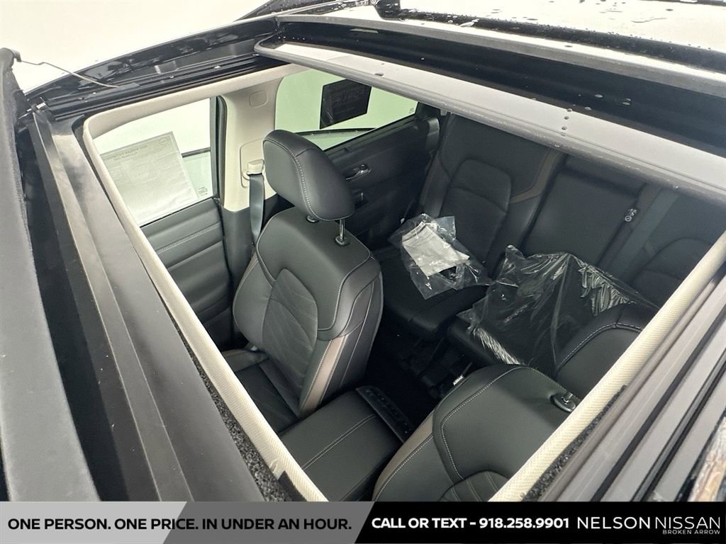 New 2025 Nissan Pathfinder Platinum w/ Black Appearance Package image 23