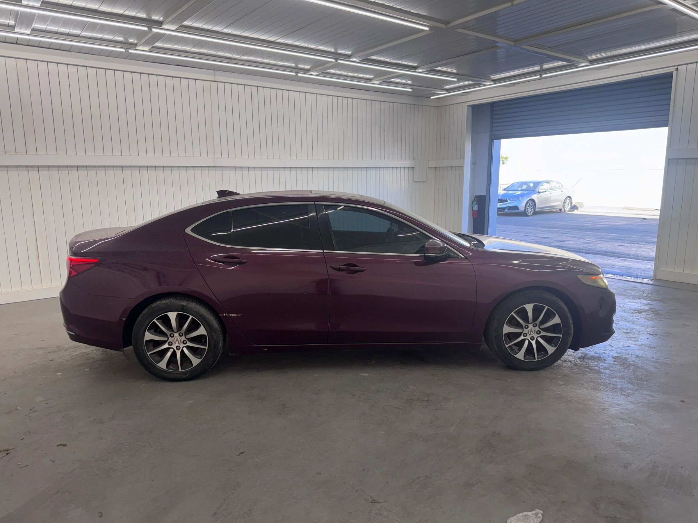 Used 2015 Acura TLX w/ Technology Package image 4