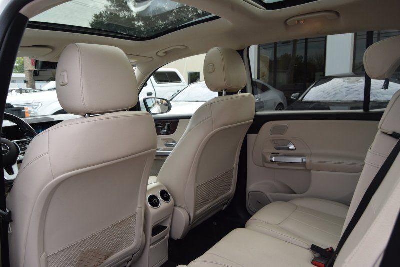 Used 2023 Mercedes-Benz GLB 250 4MATIC w/ Premium Package image 34