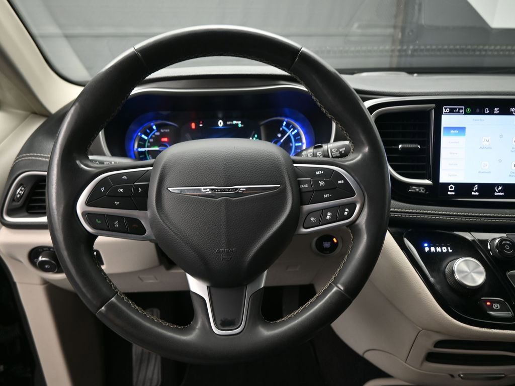 Used 2023 Chrysler Pacifica Touring-L image 28