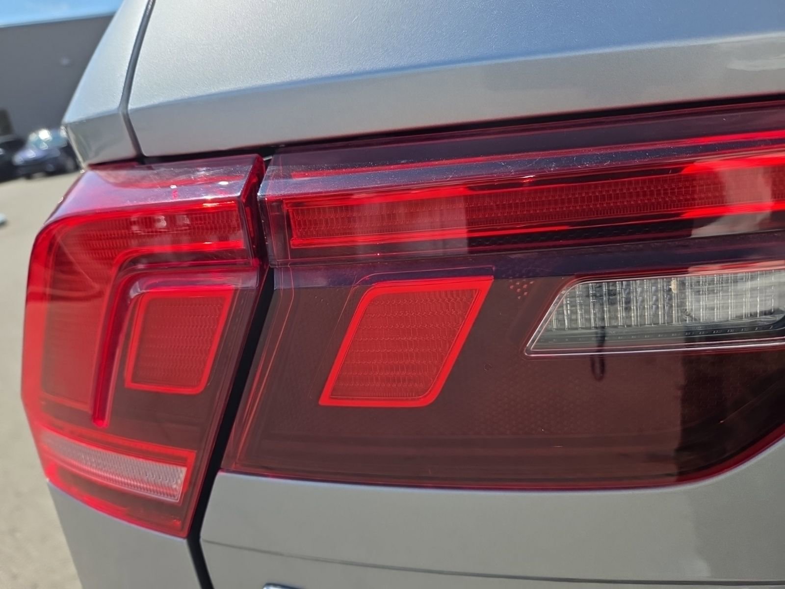 Certified 2022 Volkswagen Tiguan SE R-Line AWD/4WD image 12