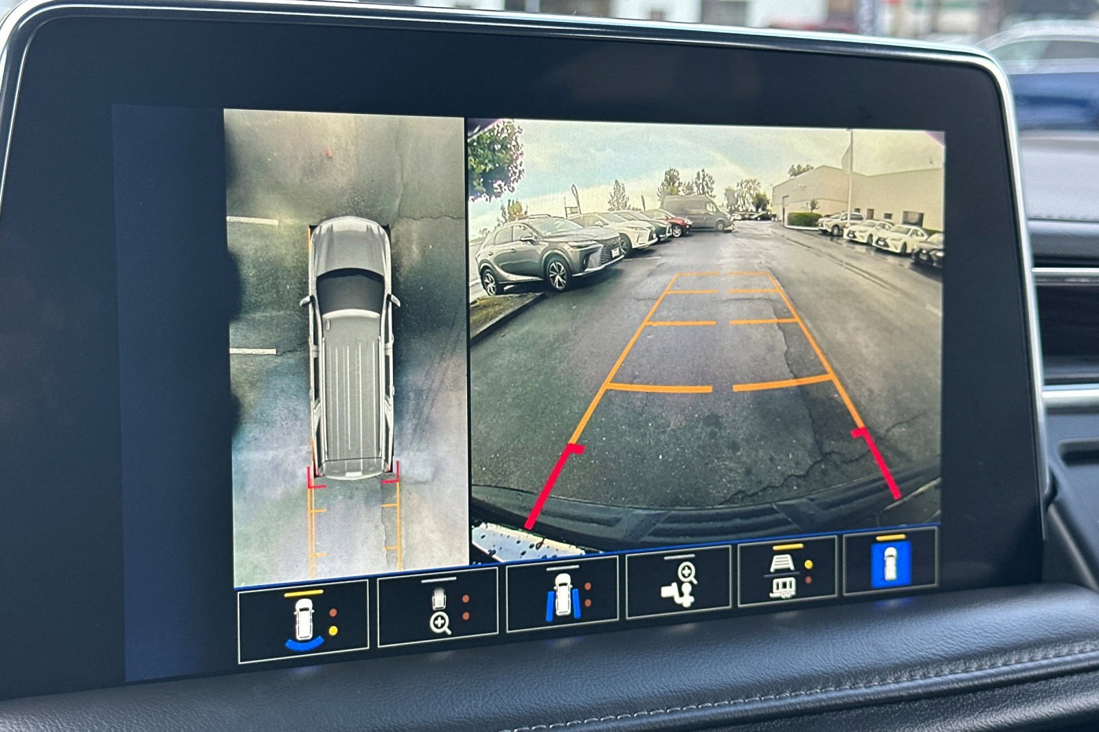 Used 2023 Chevrolet Tahoe Z71 w/ Luxury Package image 16