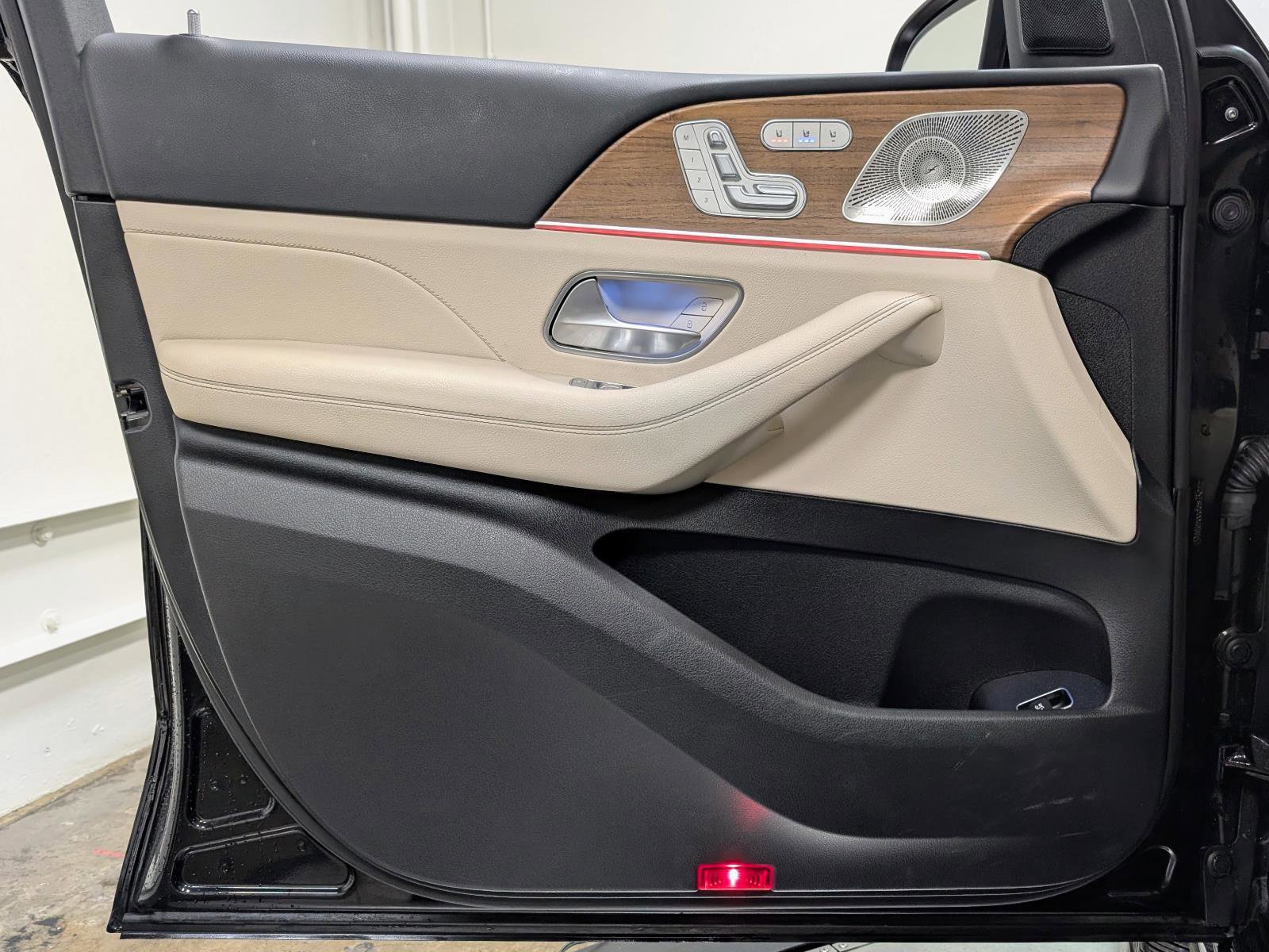 Used 2024 Mercedes-Benz GLE 350 4MATIC w/ AMG Line Exterior image 13