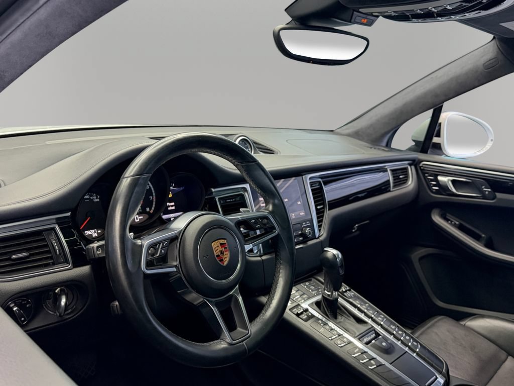 Used 2018 Porsche Macan Turbo w/ Premium Package Plus AWD/4WD image 16
