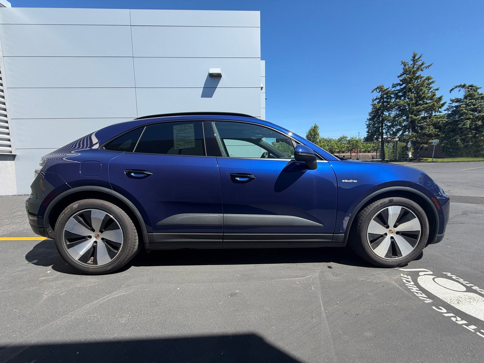 Certified 2024 Porsche Macan 4 Electric AWD/4WD image 9