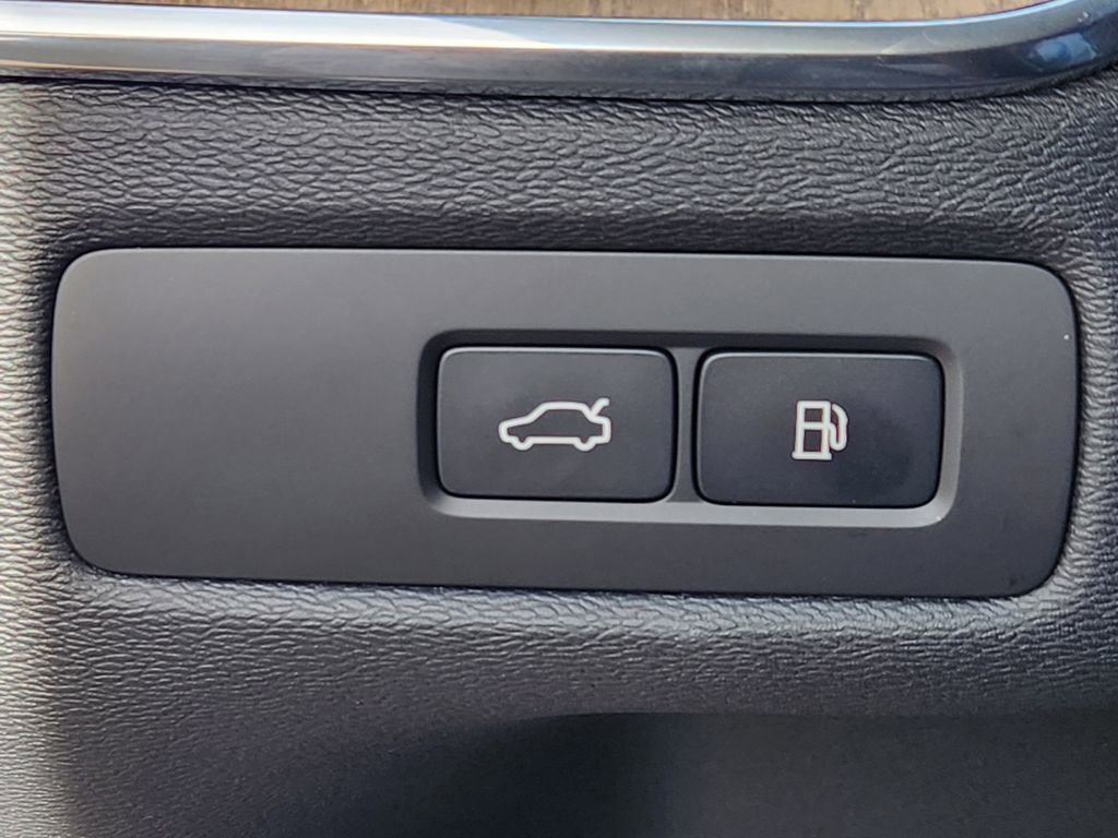 New 2026 Volvo XC60 T8 Plus w/ Protection Package Premier image 11