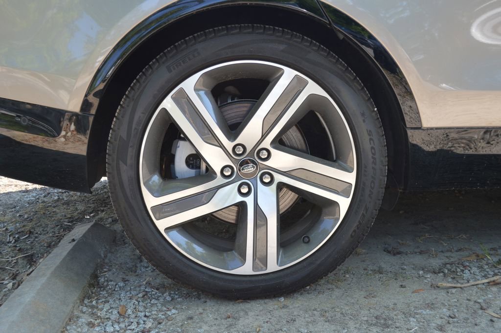 Used 2023 Land Rover Discovery HSE R-Dynamic AWD/4WD image 8