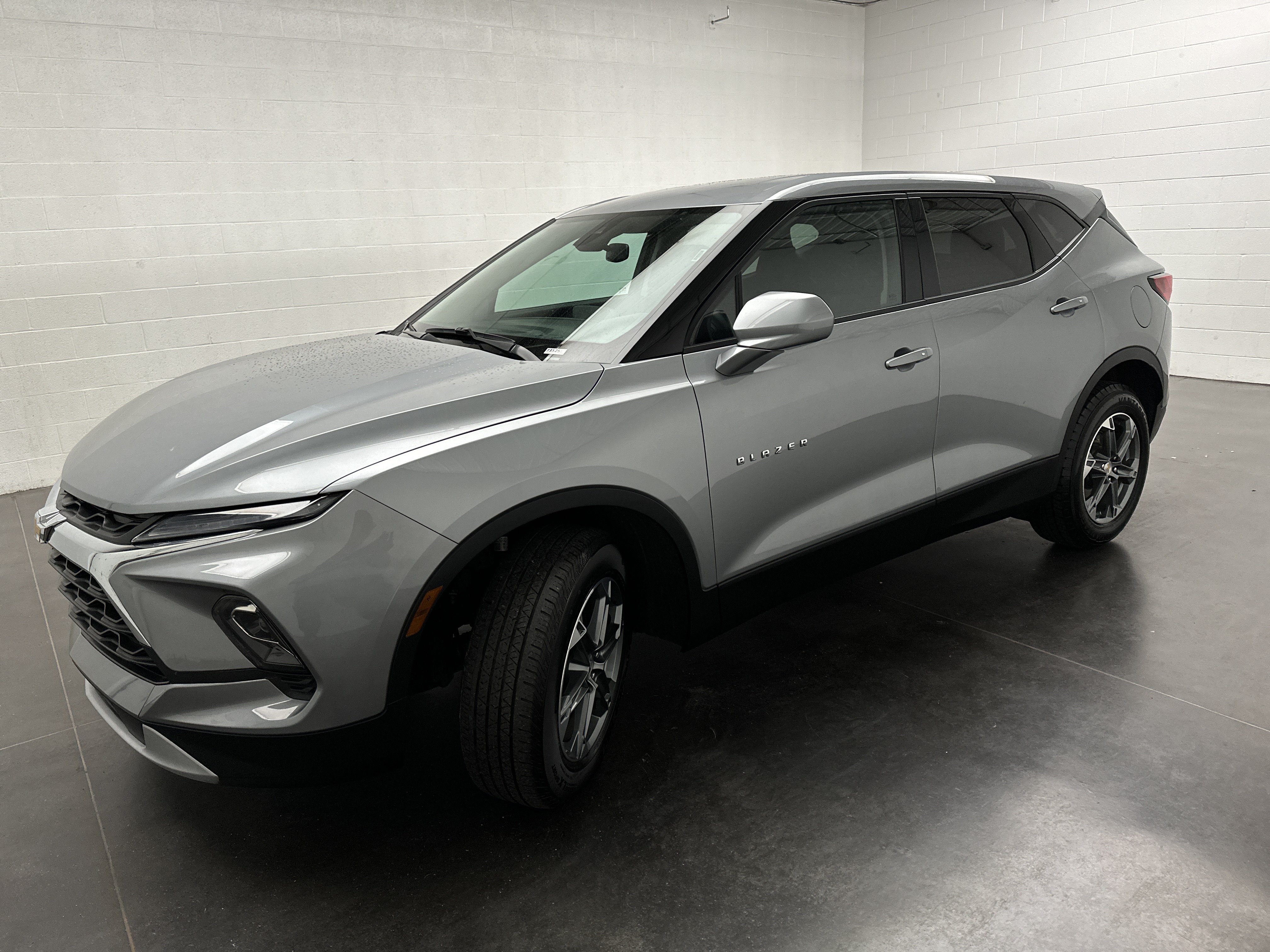 Used 2025 Chevrolet Blazer LT FWD image 4