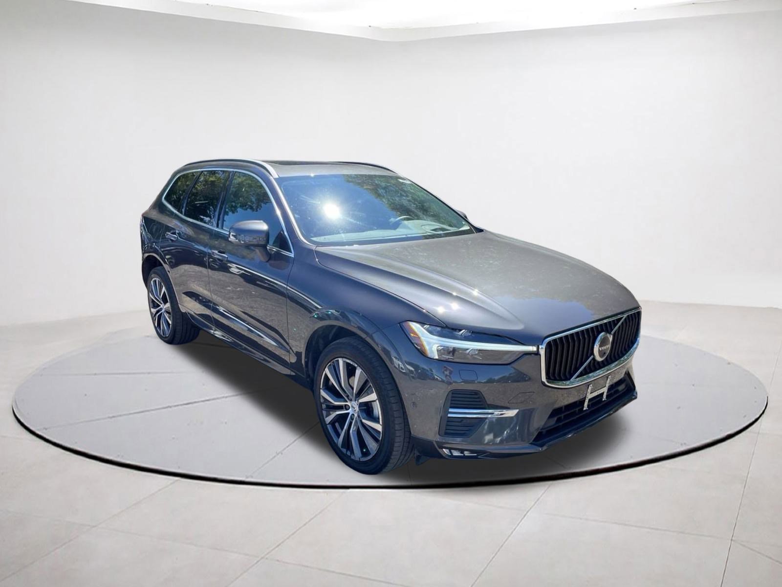 Used 2022 Volvo XC60 B5 Momentum w/ Advanced Package
