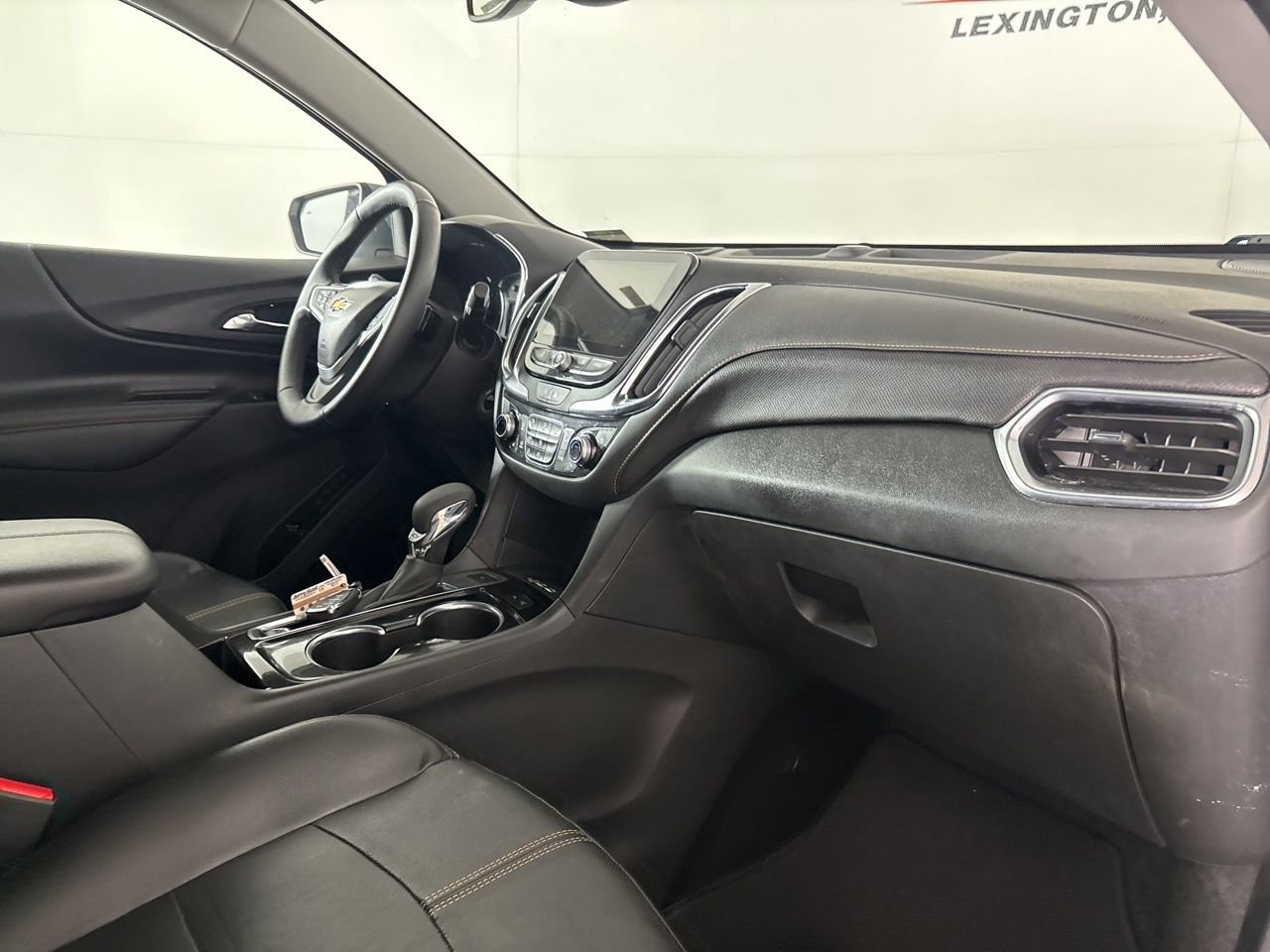 Used 2023 Chevrolet Equinox Premier image 30