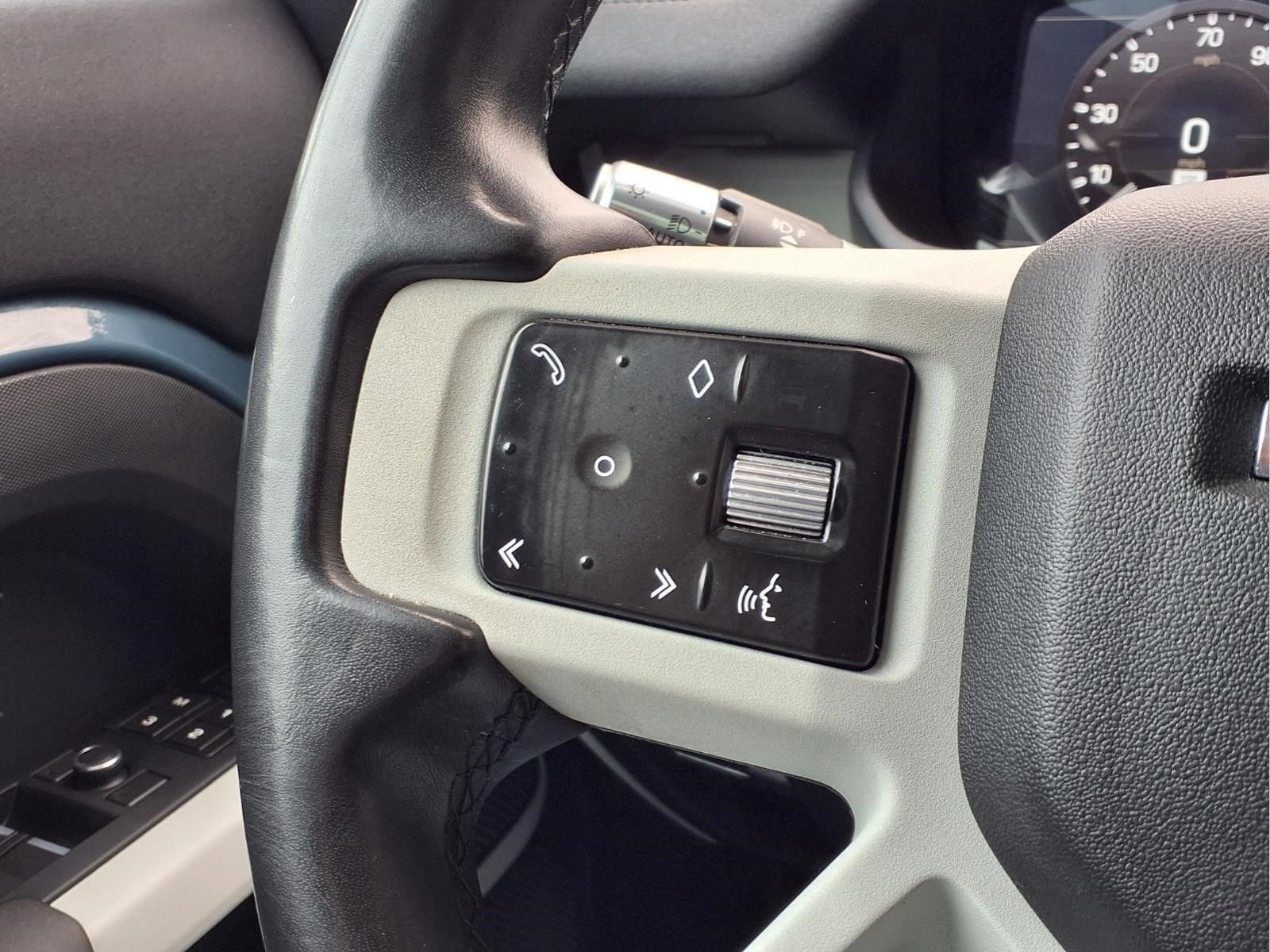 Used 2020 Land Rover Defender 110 SE AWD/4WD image 20