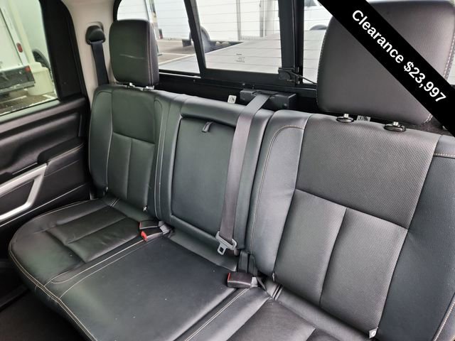 Used 2018 Nissan Titan SL image 25