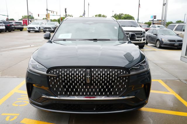 Used 2025 Lincoln Aviator Black Label AWD/4WD image 35