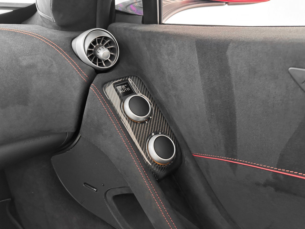 Used 2015 McLaren 650S Spider image 23