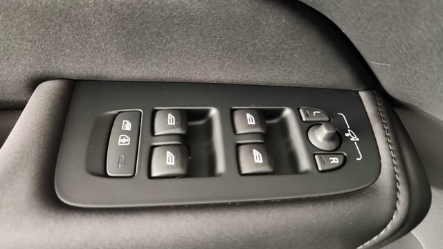 New 2026 Volvo XC60 B5 Ultra w/ Climate Package AWD/4WD image 10