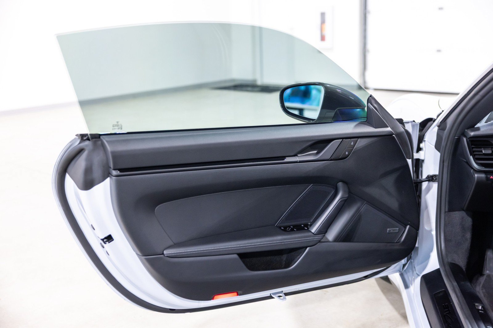 Used 2024 Porsche 911 Carrera T RWD image 28