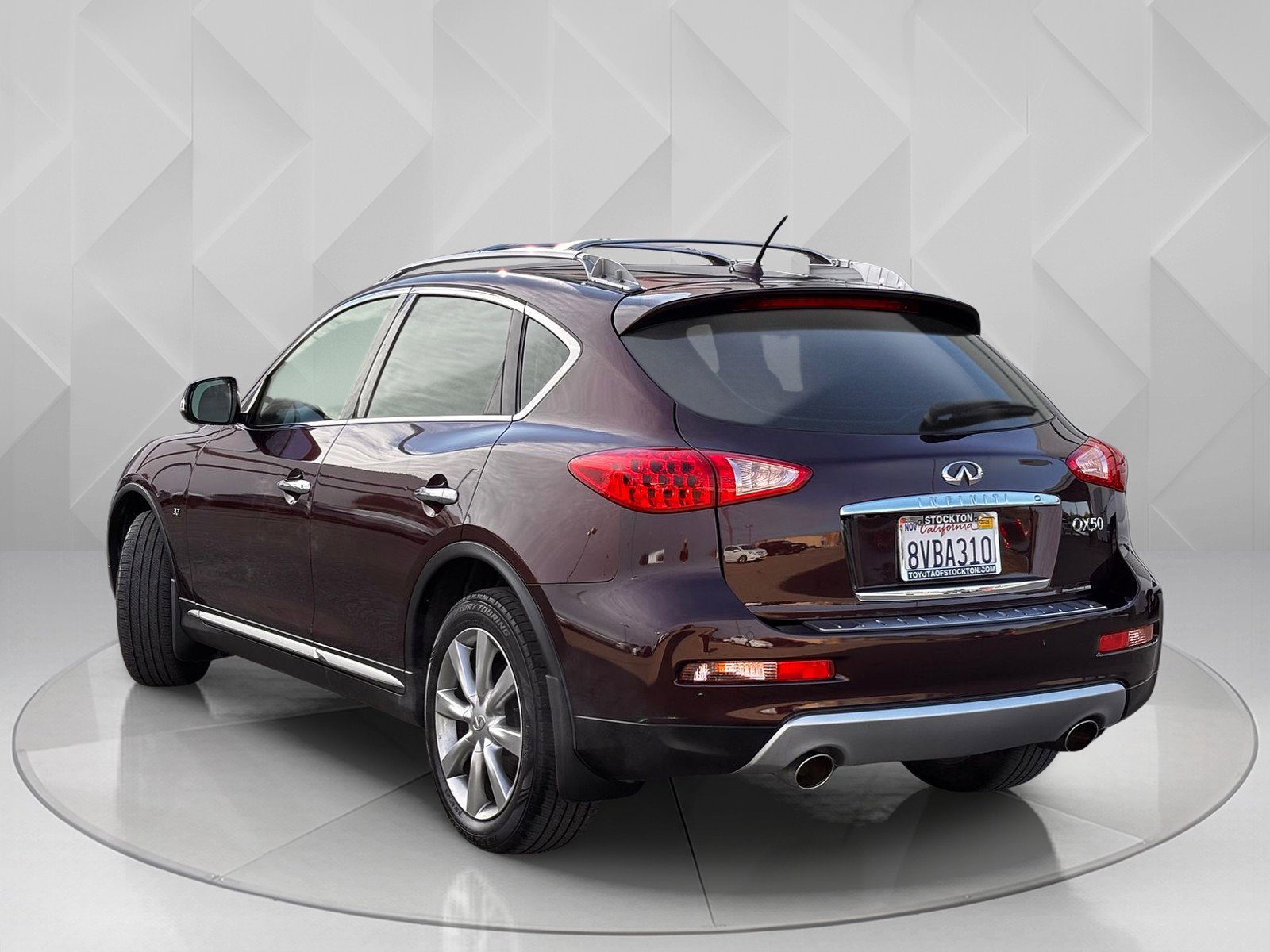 Used 2017 INFINITI QX50 2WD w/ Premium Plus Package image 3