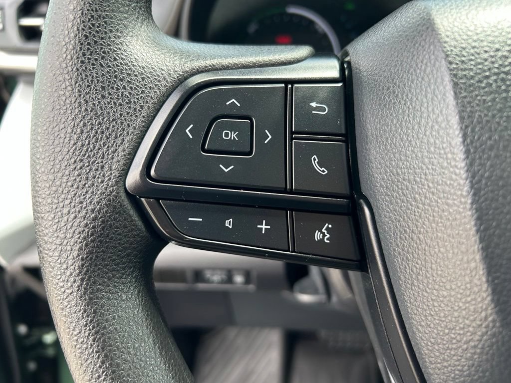 Used 2025 Toyota Sienna LE FWD image 13