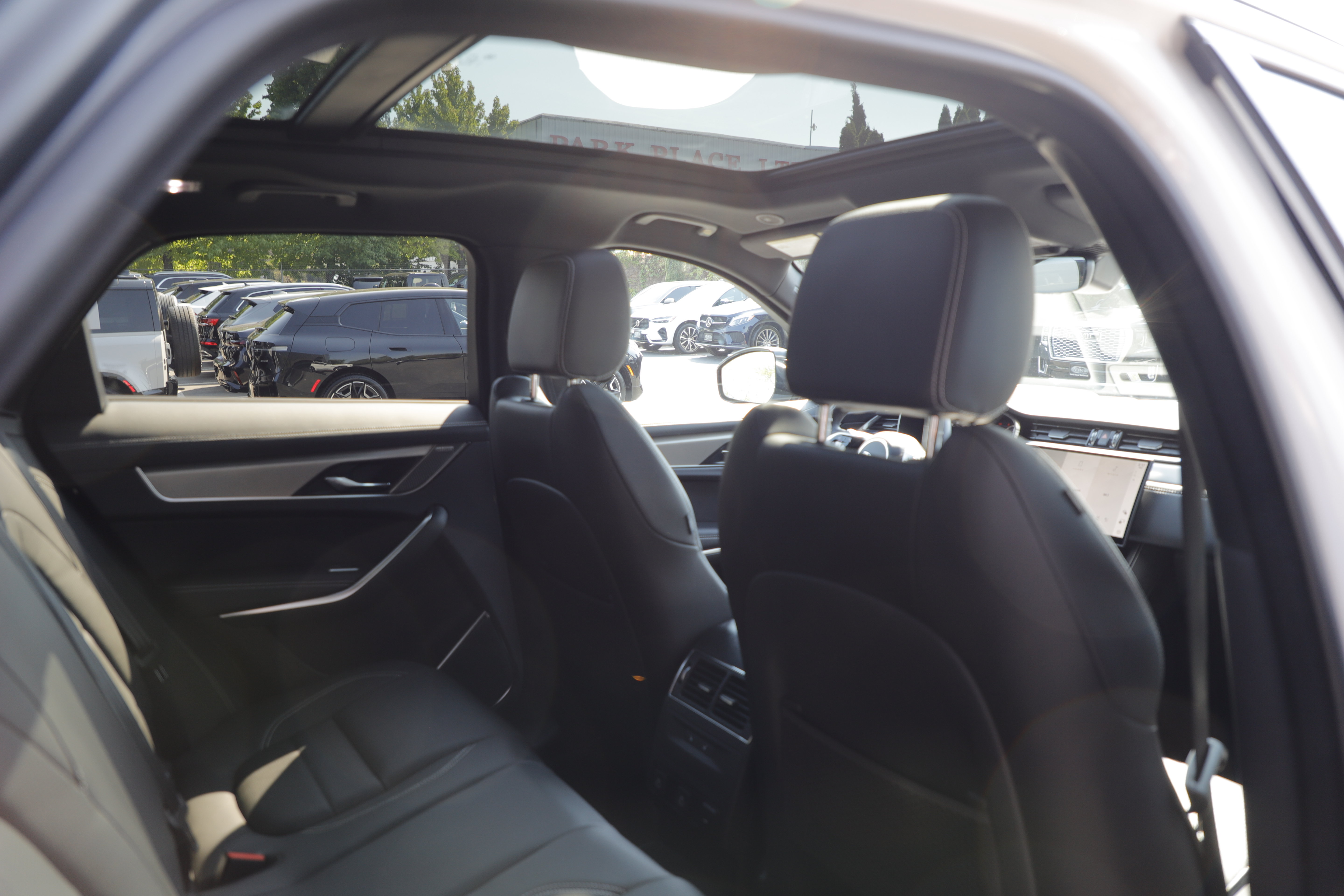 Certified 2025 Jaguar F-PACE R-Dynamic S AWD/4WD image 12