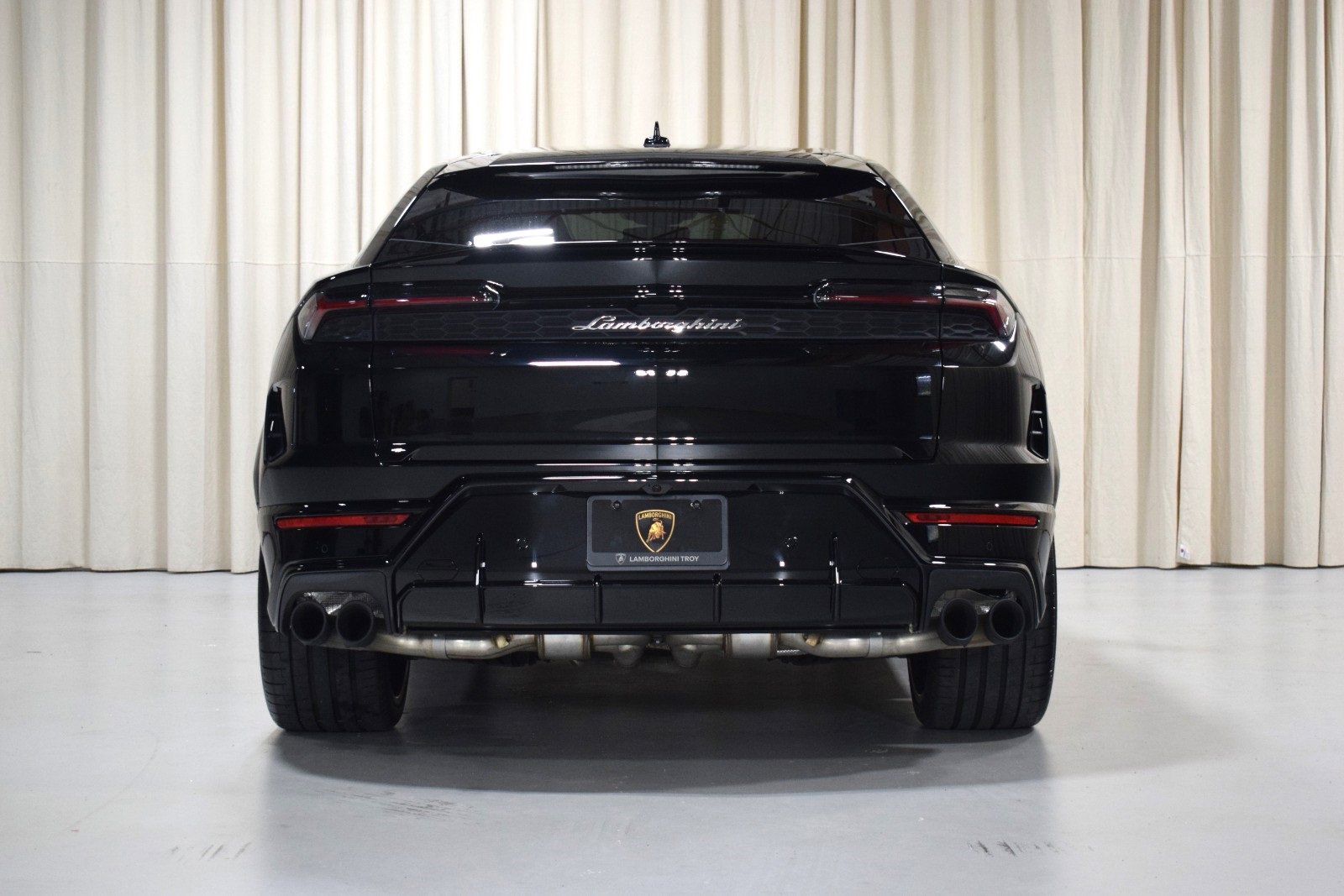 Used 2025 Lamborghini Urus SE image 13